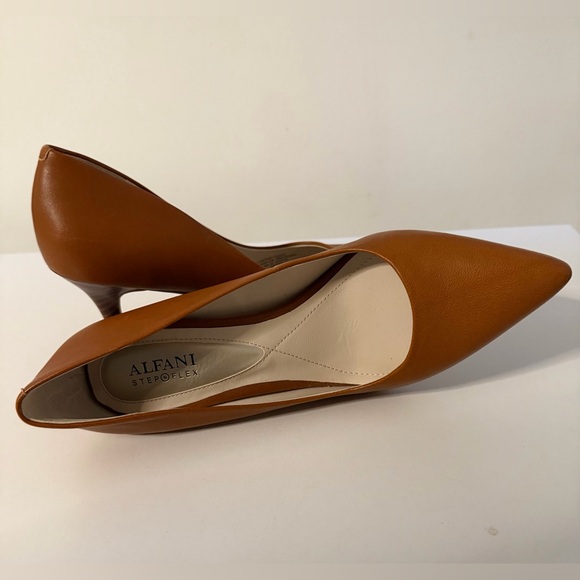 Alfani Size 7.5 Step ‘N Flex Pointed-Toe Pumps - Cognac Tan - Picture 11 of 16
